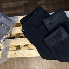 Calça Jeans Feminina com Elastano Peluciada + Meia Térmica [044] - Calça Jeans Feminina com Elastano Peluciada + Meia Térmica Miazzi Jeans Preto 34 